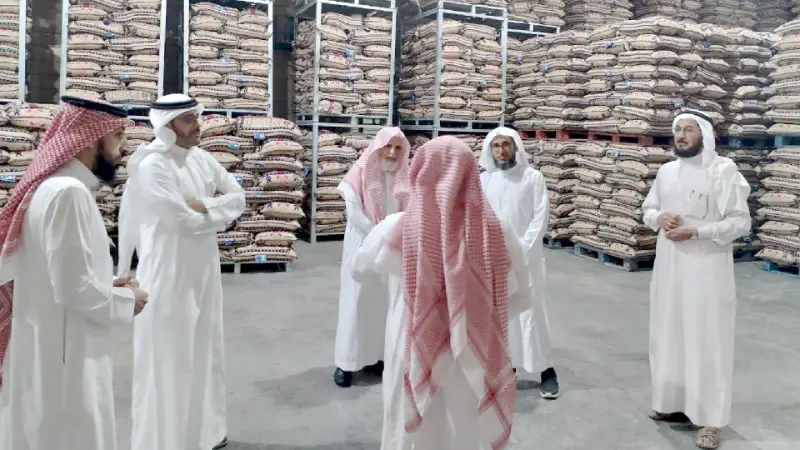 زيارة متابعة وإشراف من قبل أعضاء مجلس إدارة الجمعية لمقر استقبال وتجهيز زكاة الفطر ١٤٤٤ هـ